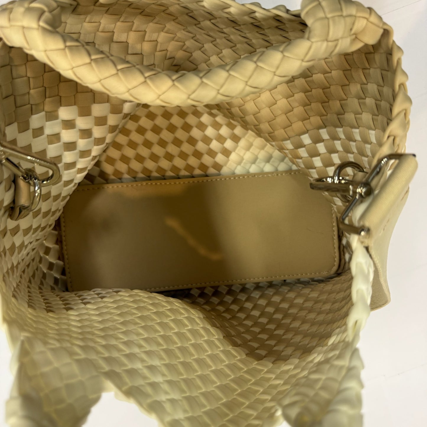Crossbody By Clothes Mentor, Size: Medium