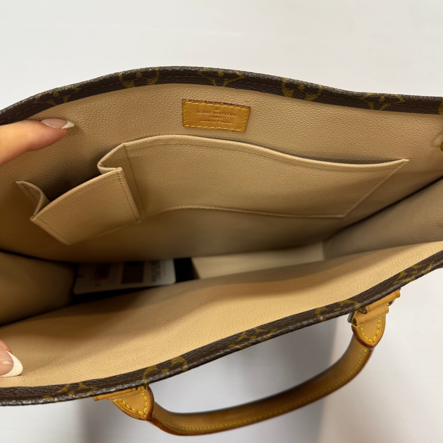 Handbag Luxury Designer By Louis Vuitton, Size: Large