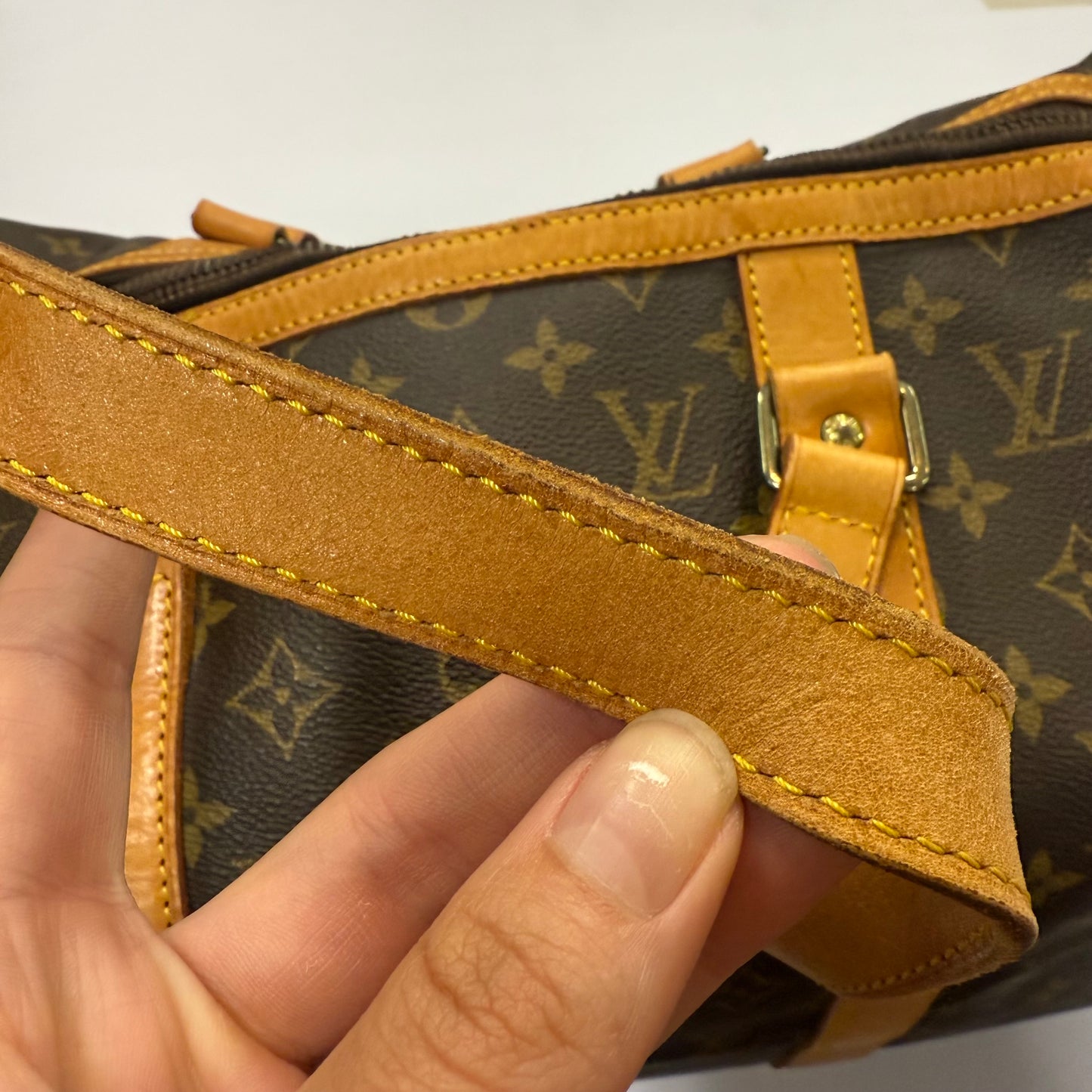 Duffle And Weekender Luxury Designer By Louis Vuitton, Size: Medium