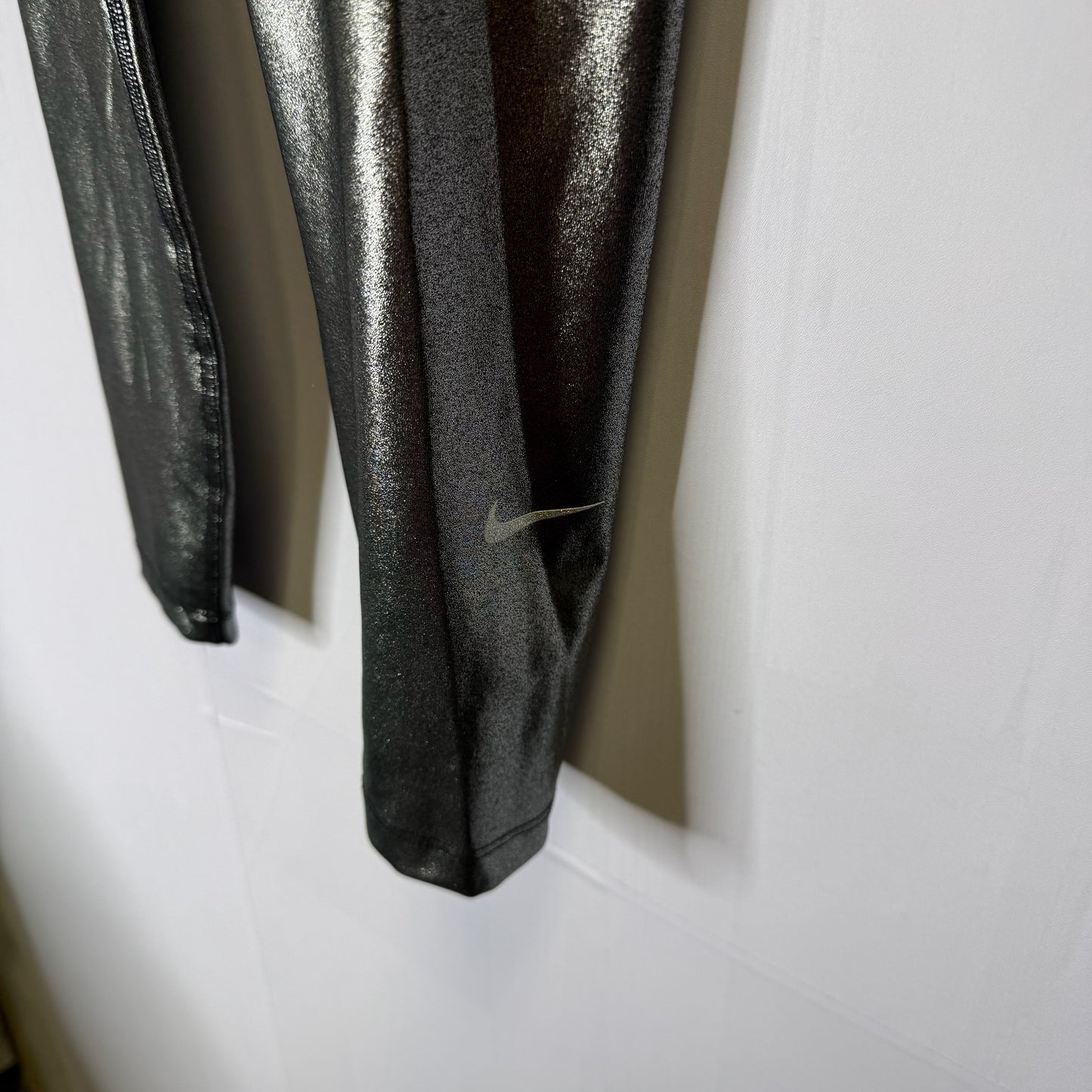 Athletic Leggings By Nike Apparel In Silver, Size: S