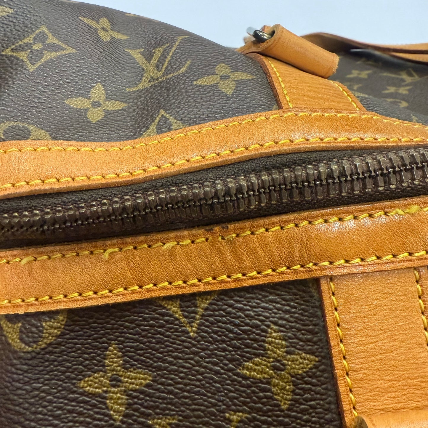 Duffle And Weekender Luxury Designer By Louis Vuitton, Size: Medium