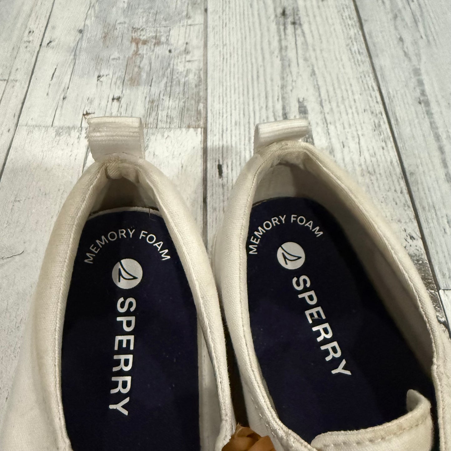 Shoes Sneakers By Sperry In White, Size: 8.5