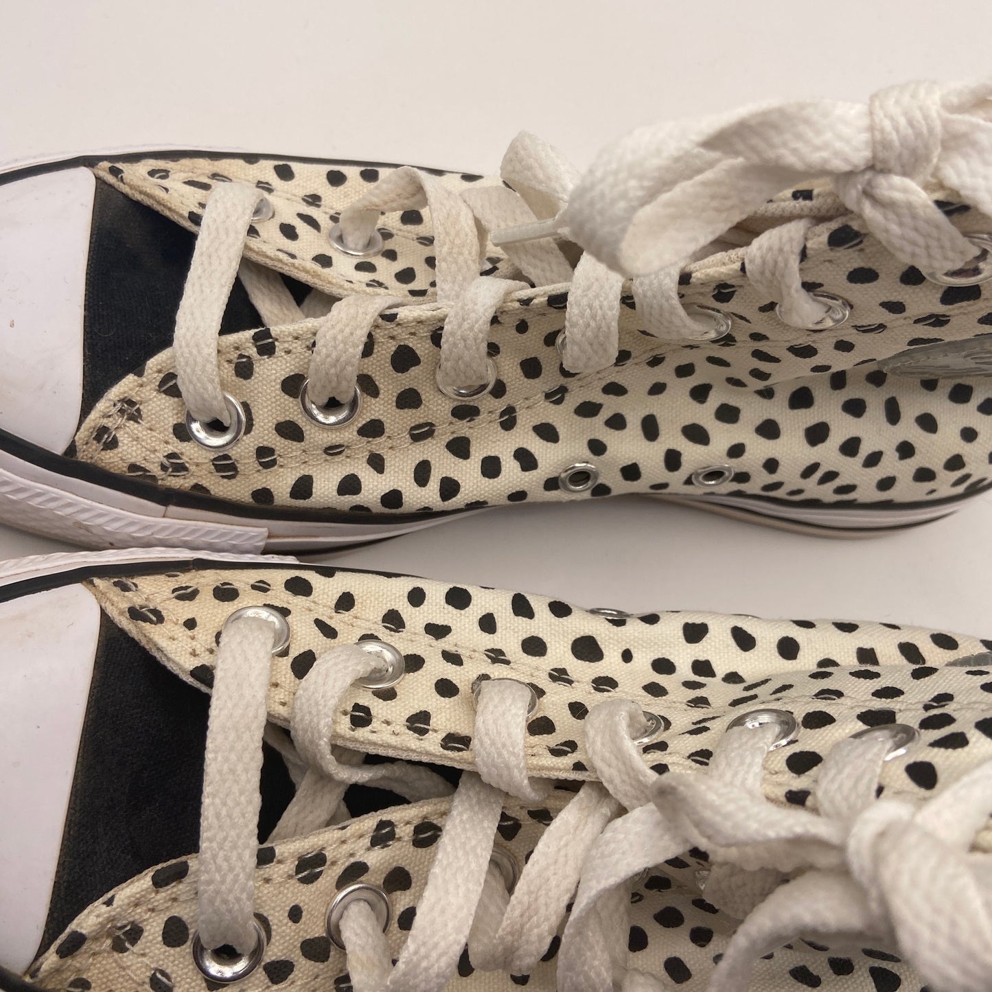 Shoes Sneakers By Converse In Cream, Size: 7