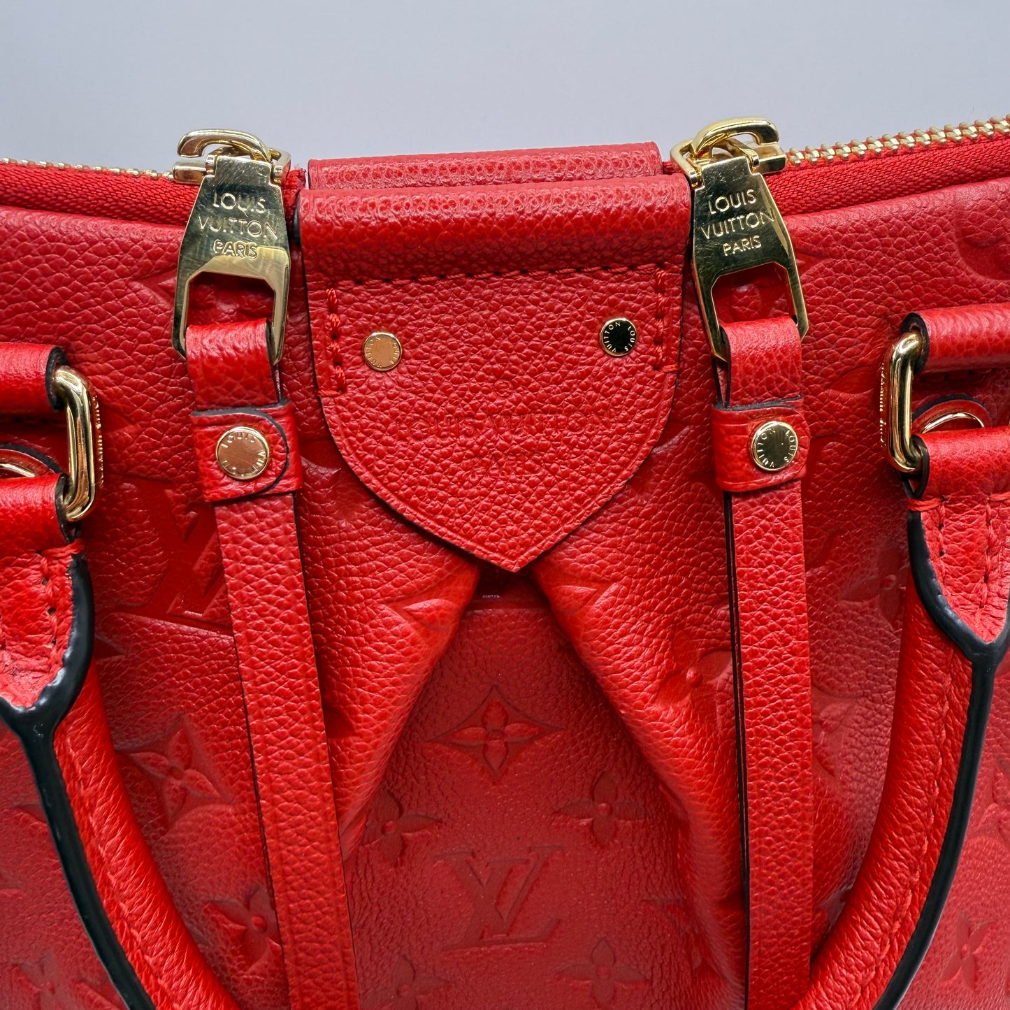 Handbag Luxury Designer By Louis Vuitton, Size: Medium