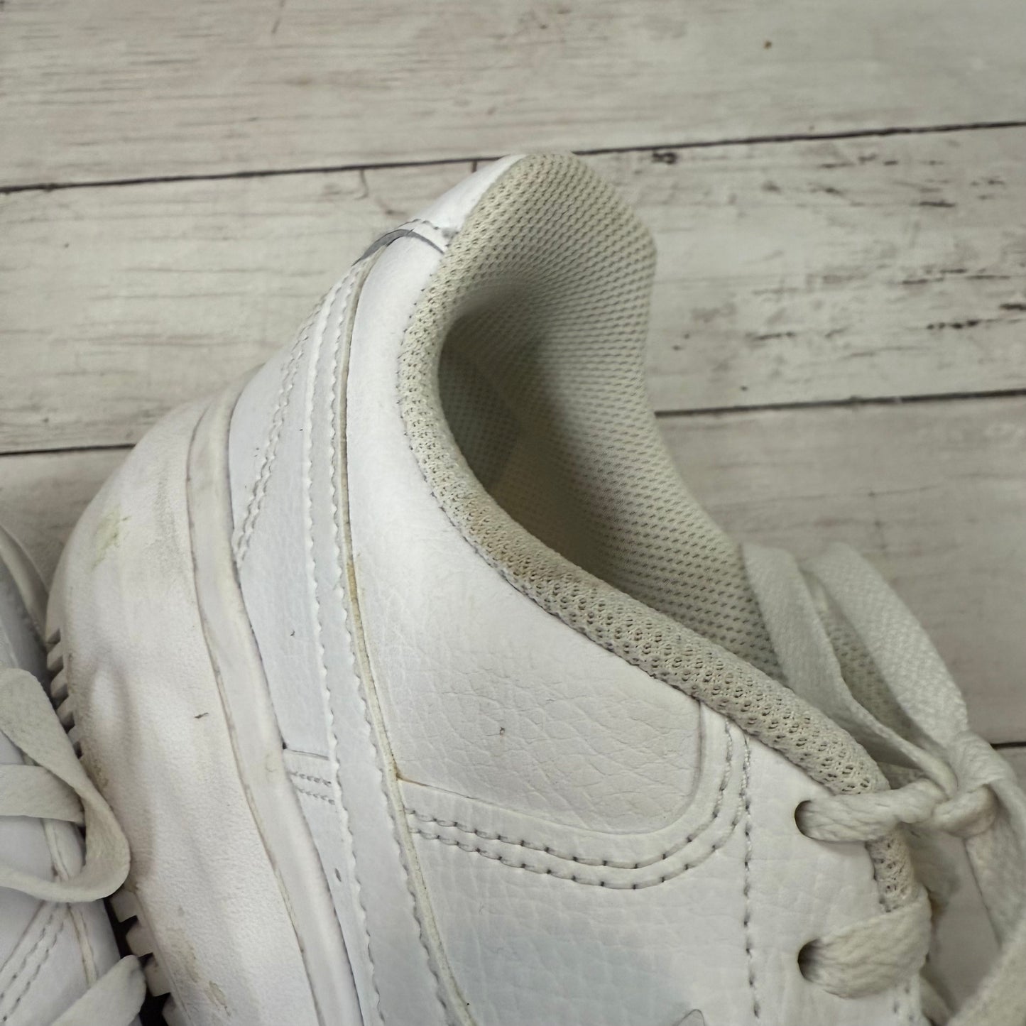 Shoes Sneakers By Nike In White, Size: 11