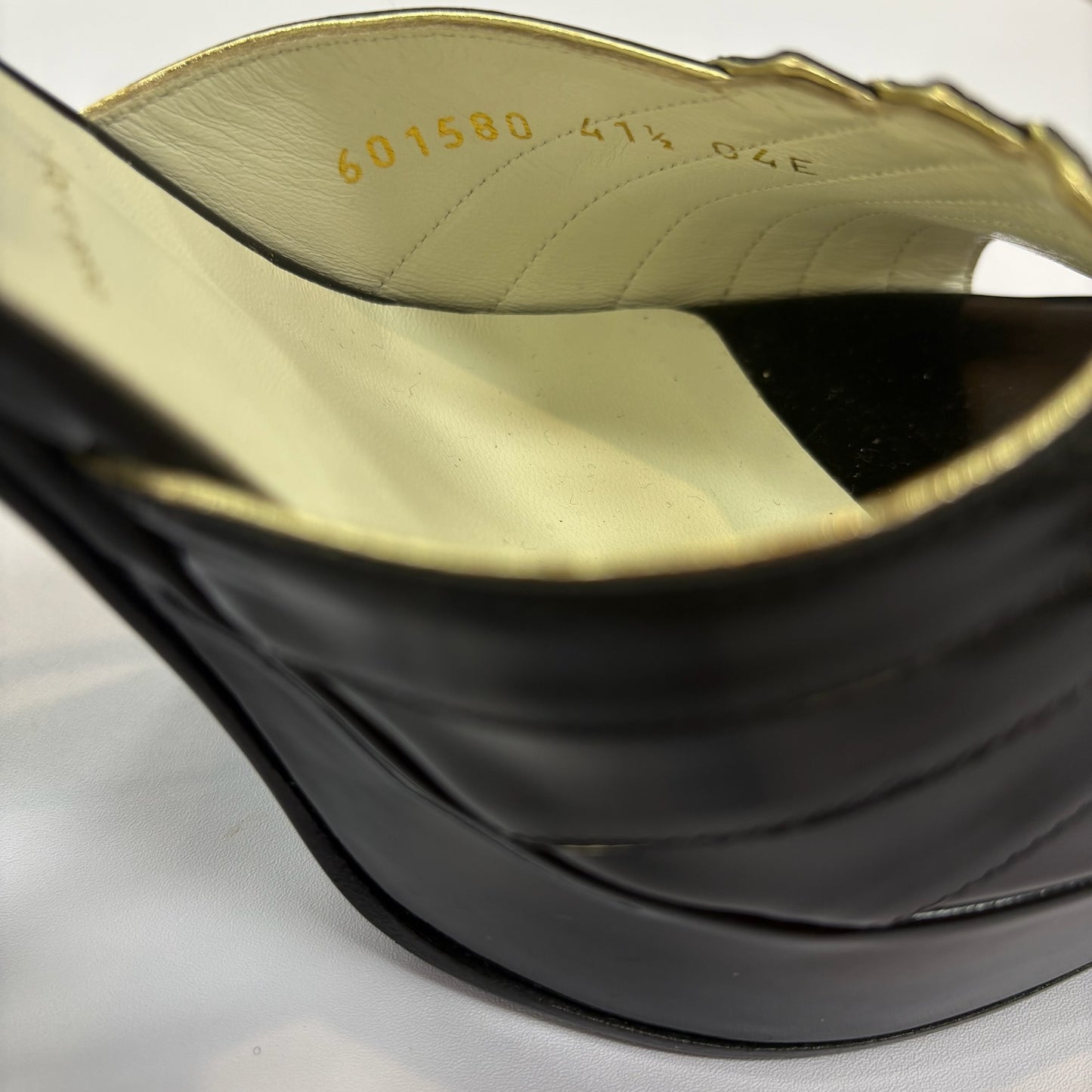 Shoes Luxury Designer By Gucci In Black, Size: 11.5