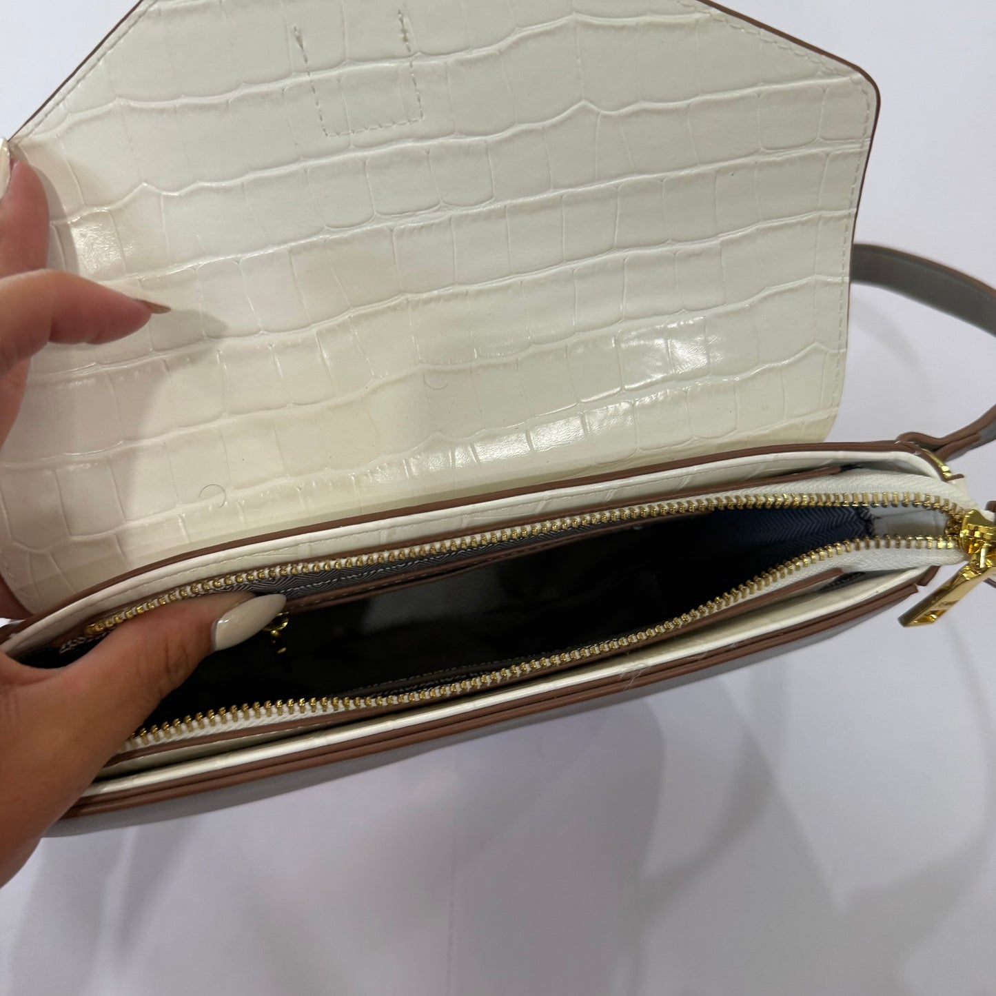 Crossbody By Clothes Mentor, Size: Medium