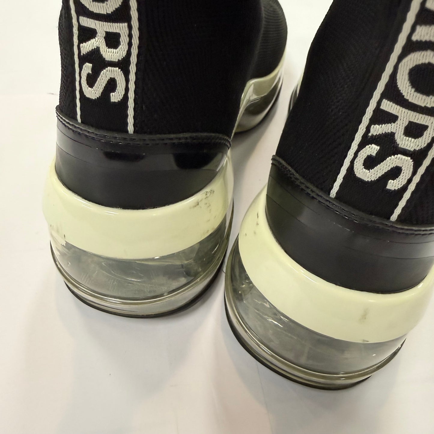 Shoes Sneakers By Cmc In Black, Size: 9