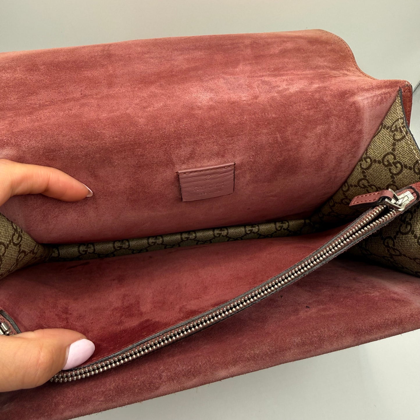 Crossbody Luxury Designer By Gucci, Size: Medium