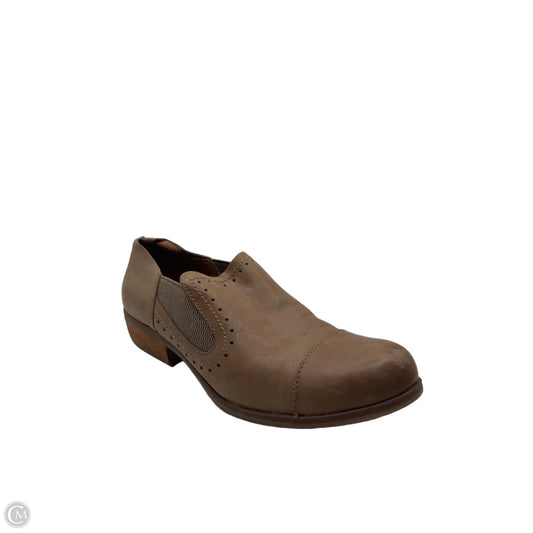 Shoes Flats By Korks In Tan, Size: 10