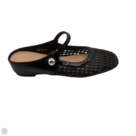 Shoes Flats By Clothes Mentor In Black, Size: 7