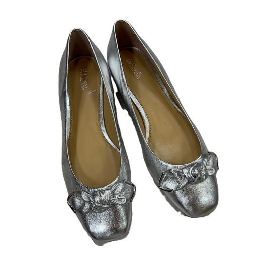 Shoes Flats By Michael by Michael Kors In Silver, Size: 8.5