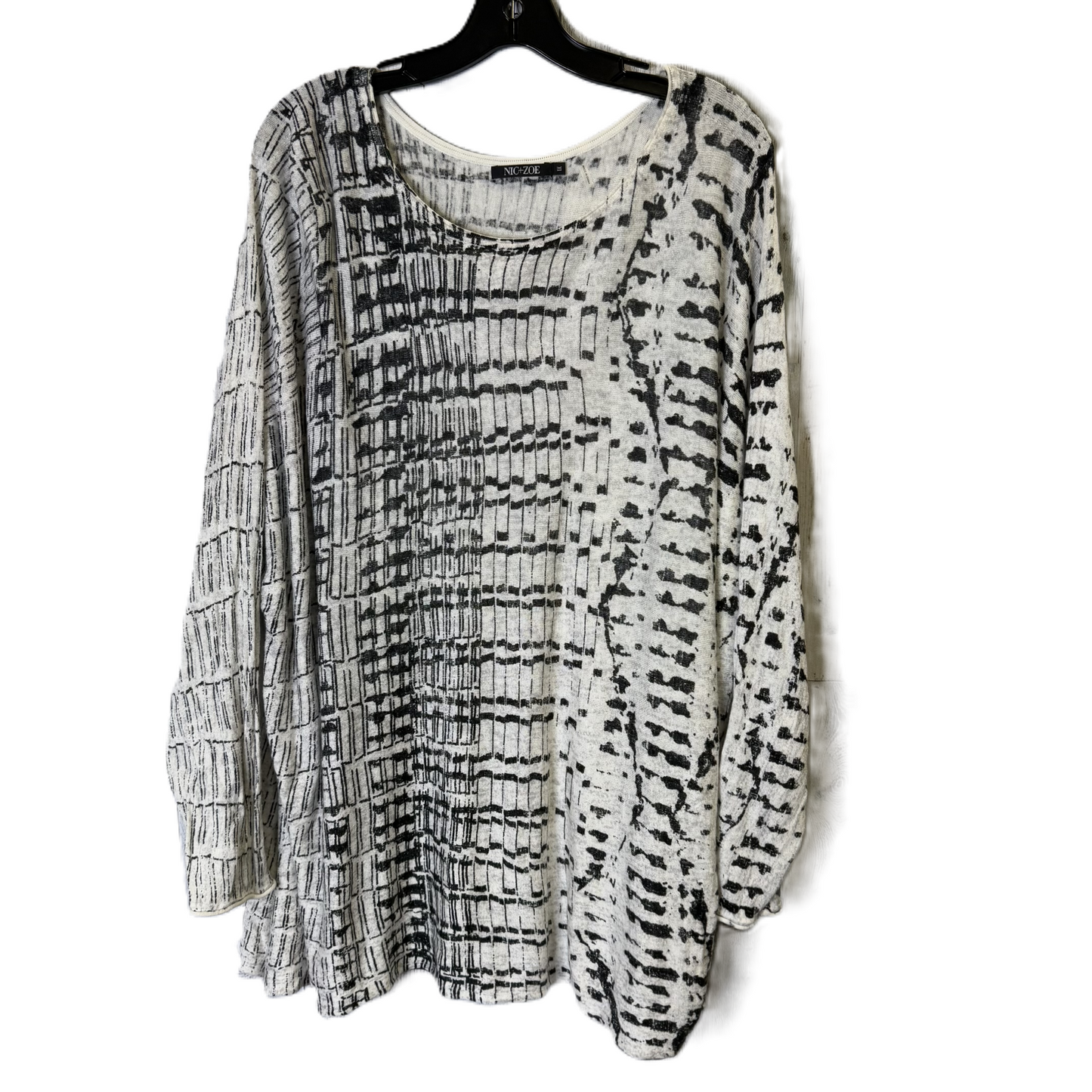 Top Long Sleeve By Nic + Zoe In Black & White, Size: 1x