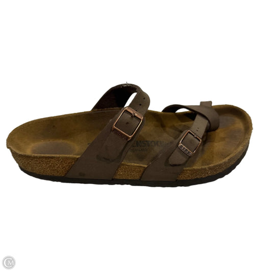 Sandals Flats By Birkenstock In Brown, Size: 8