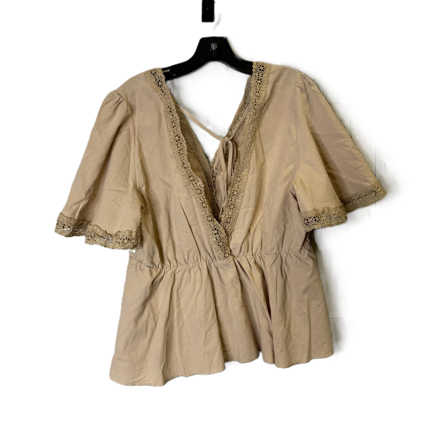 Top Short Sleeve By Emery Rose In Tan, Size: Xl