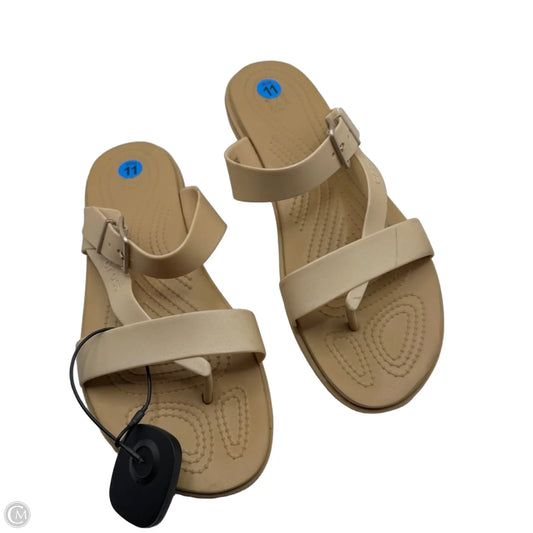 Sandals Flats By Crocs In Cream, Size: 11