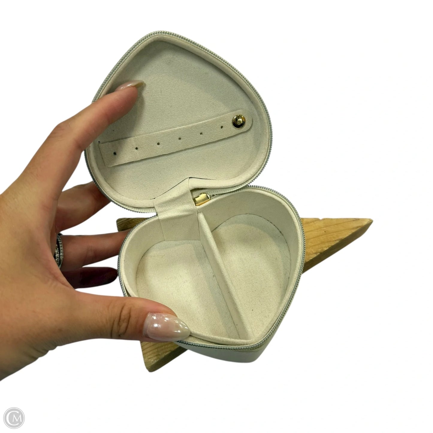 Jewelry Case By Clothes Mentor, Size: Small