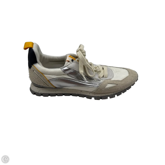 Shoes Sneakers By Cma In Cream, Size: 9.5