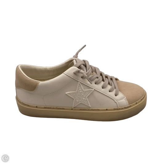 Shoes Sneakers By Clothes Mentor In White, Size: 7.5