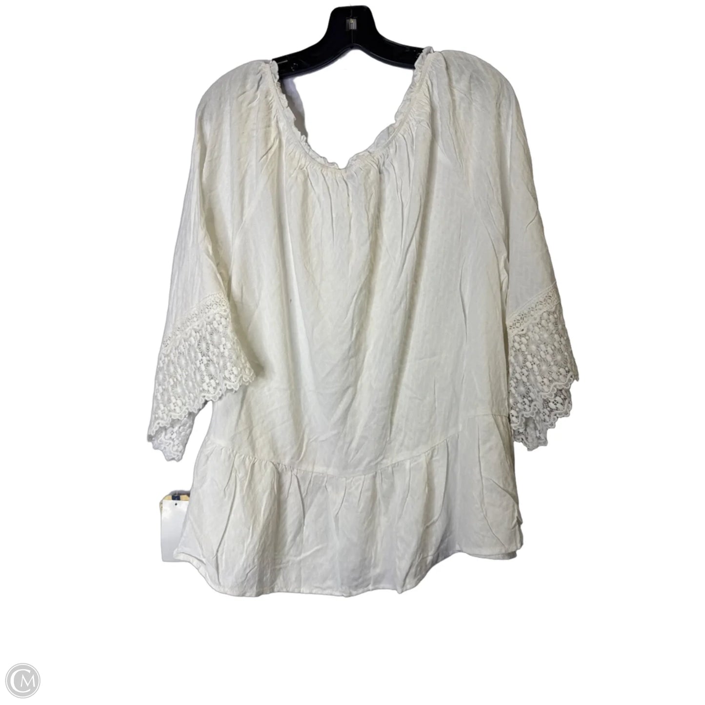 Top Short Sleeve By Democracy In White, Size: 2x