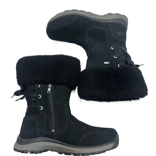 Boots Designer By Ugg In Black, Size: 9