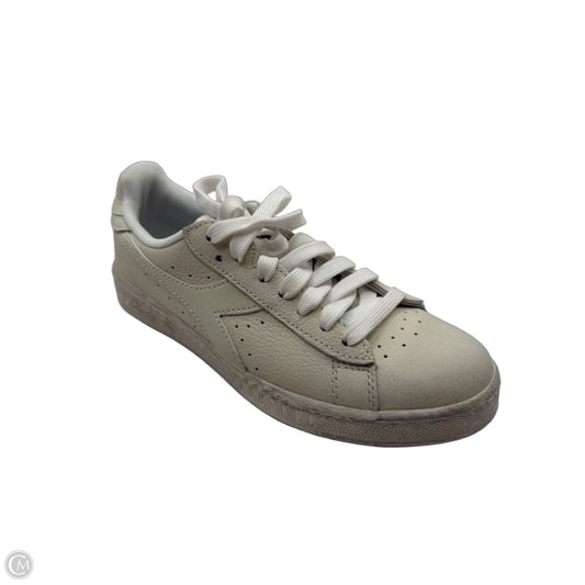 Shoes Sneakers By Clothes Mentor In Cream, Size: 7