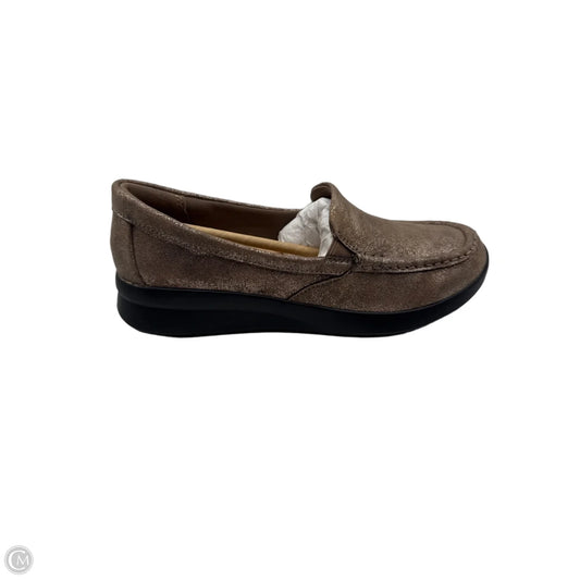 Shoes Flats By Clarks In Bronze, Size: 7