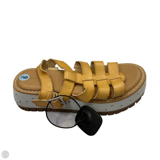 Sandals Heels Platform By Universal Thread In Tan, Size: 6