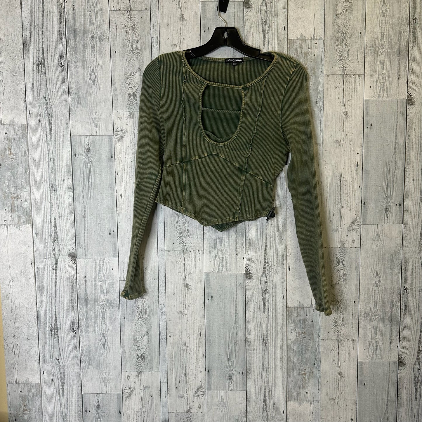 Top Long Sleeve By Fashion Nova In Green, Size: Xl