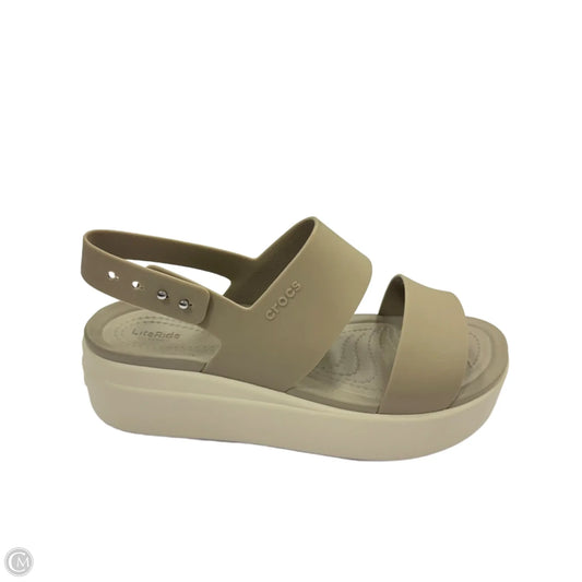 Sandals Flats By Crocs In Taupe, Size: 7