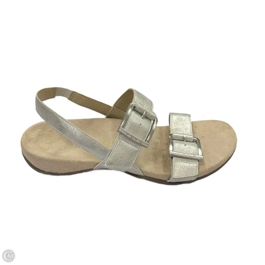 Sandals Flats By Vionic In Silver, Size: 7.5