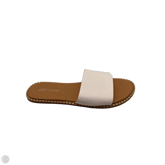 Sandals Flats By Top Moda In White, Size: 7.5