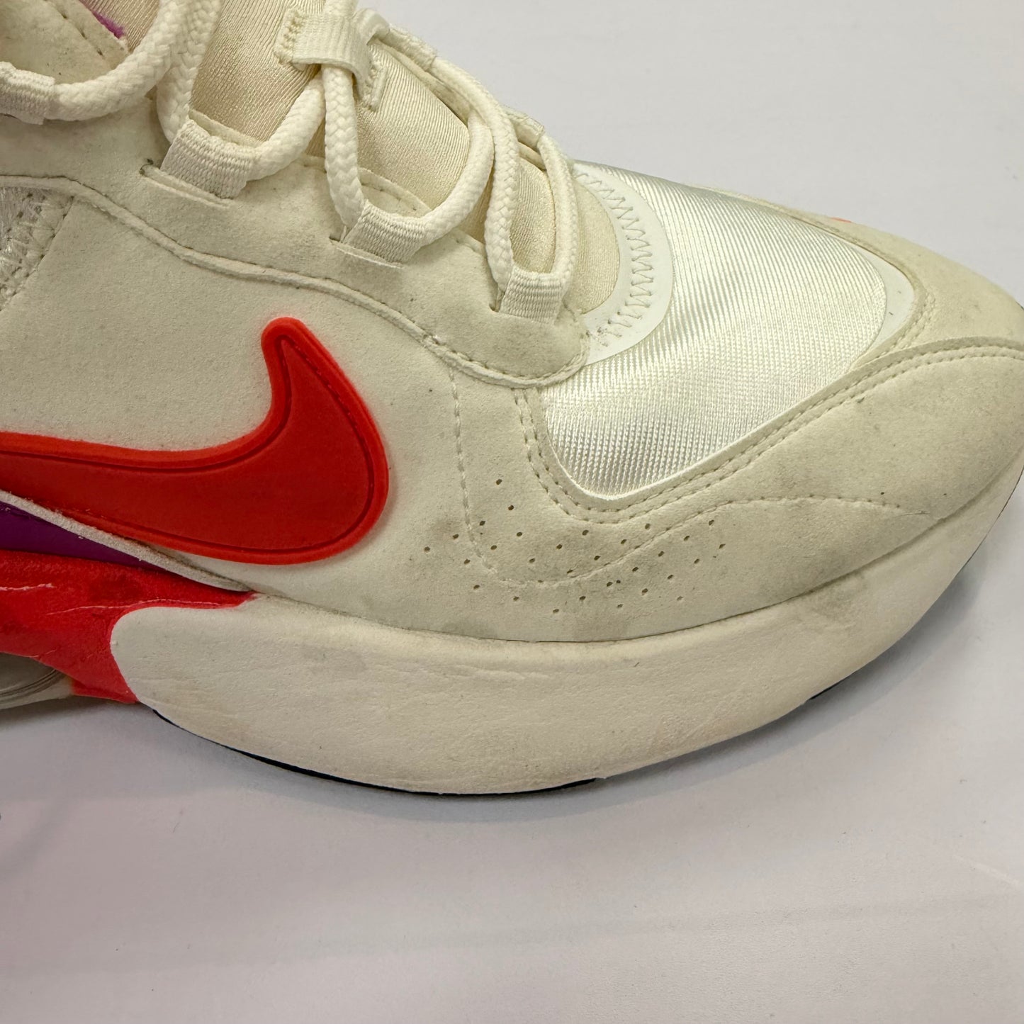 Shoes Athletic By Nike In Cream & Purple, Size: 10.5