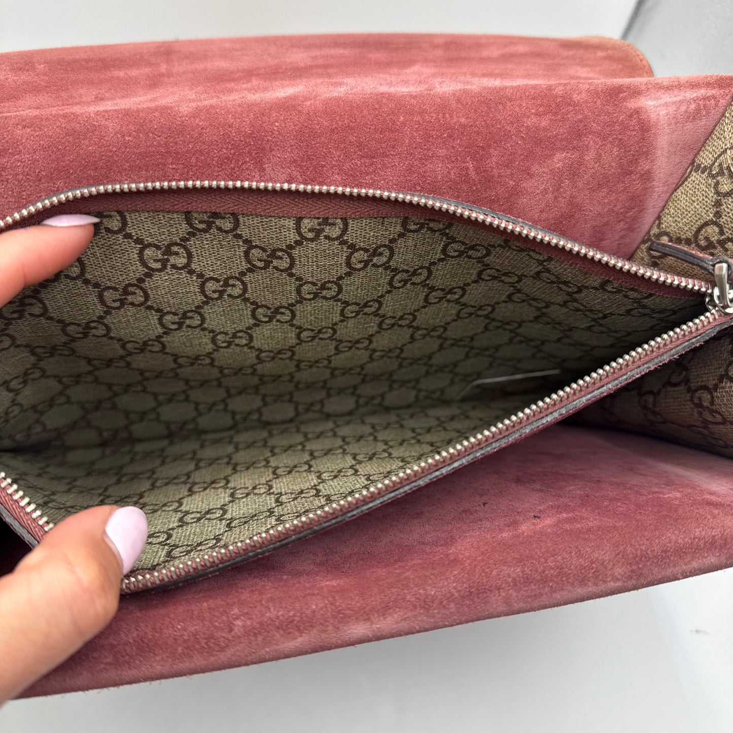 Crossbody Luxury Designer By Gucci, Size: Medium