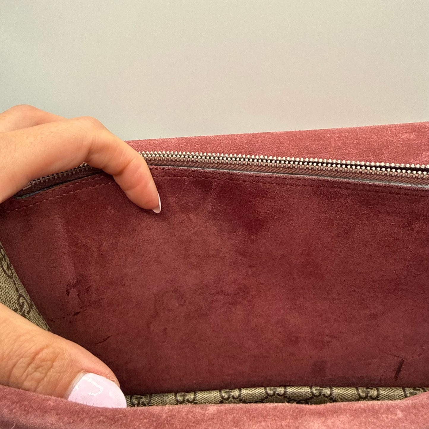 Crossbody Luxury Designer By Gucci, Size: Medium