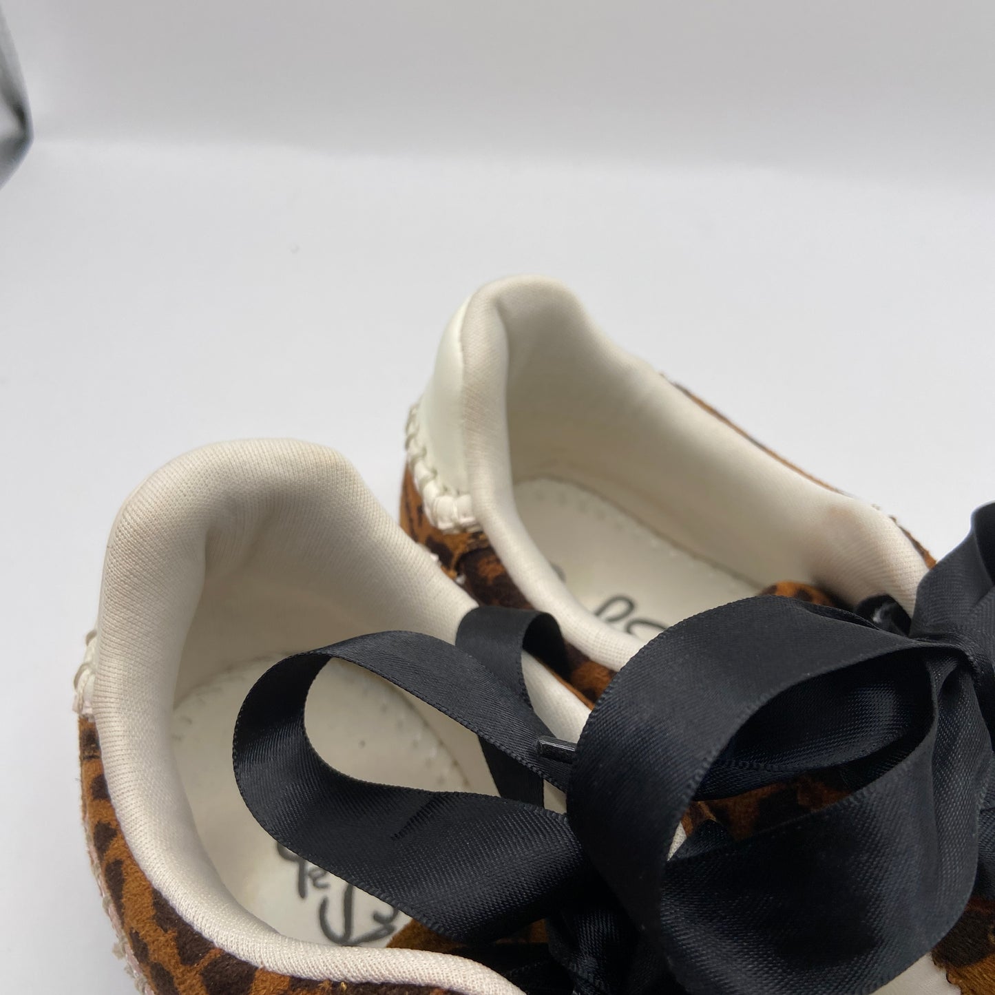 Shoes Sneakers By Clothes Mentor In Animal Print, Size: 10