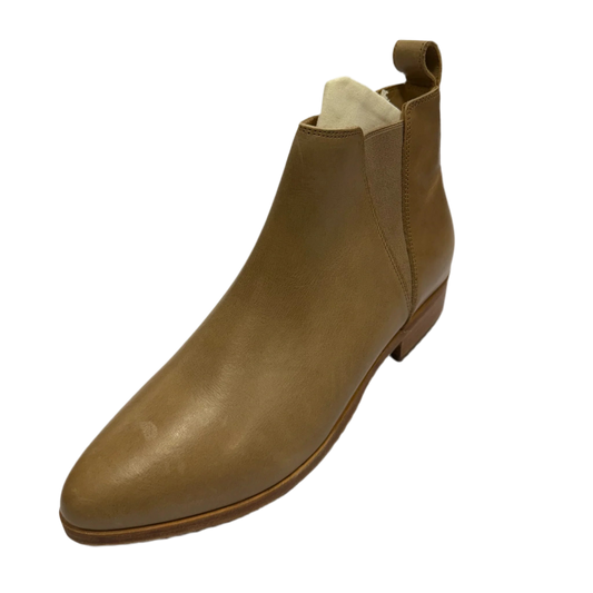 Boots Ankle Flats By Clothes Mentor In Tan, Size: 8.5