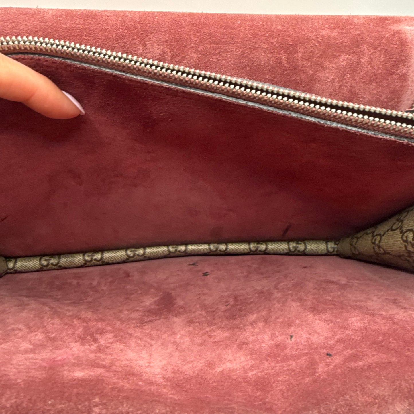 Crossbody Luxury Designer By Gucci, Size: Medium