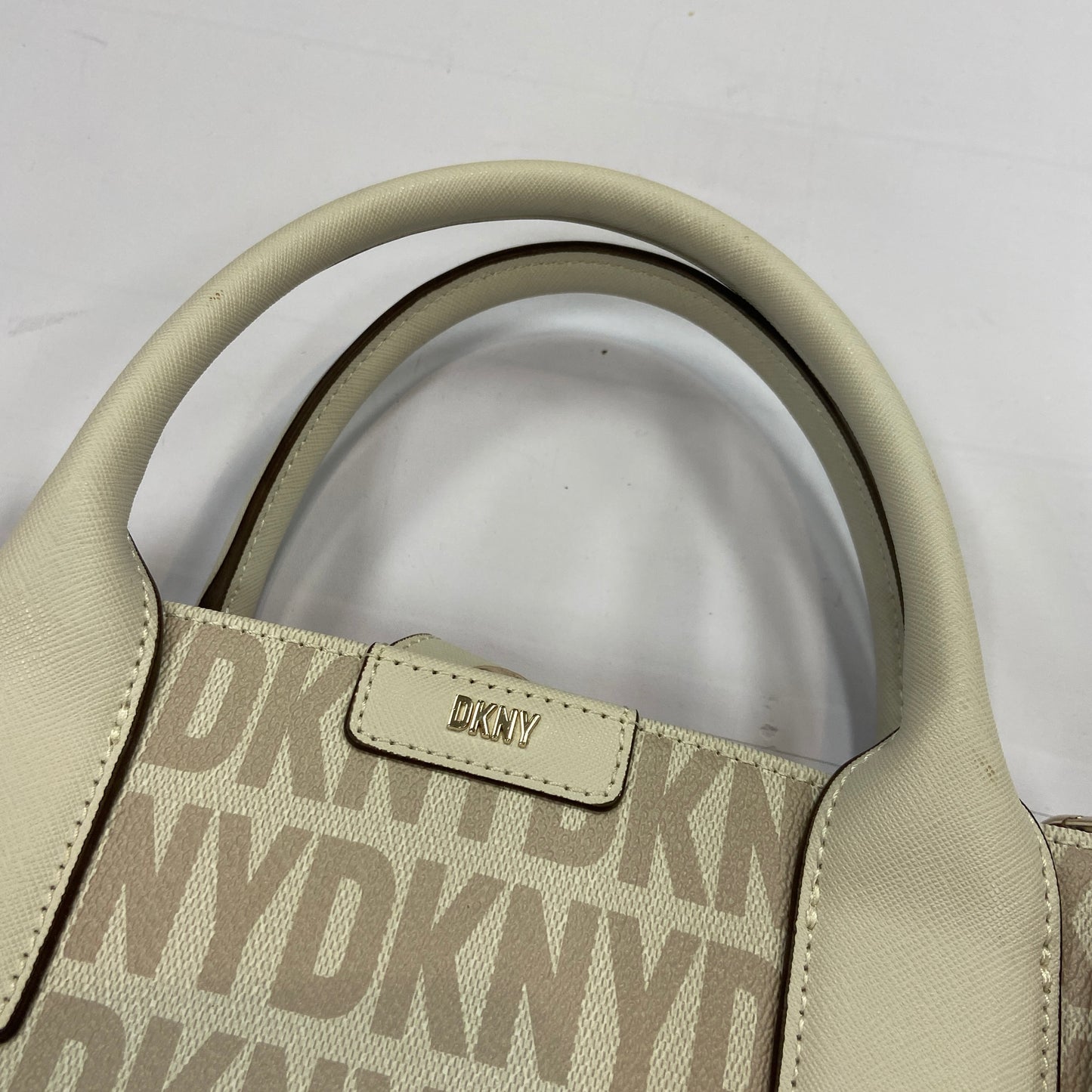 Handbag By Dkny, Size: Medium