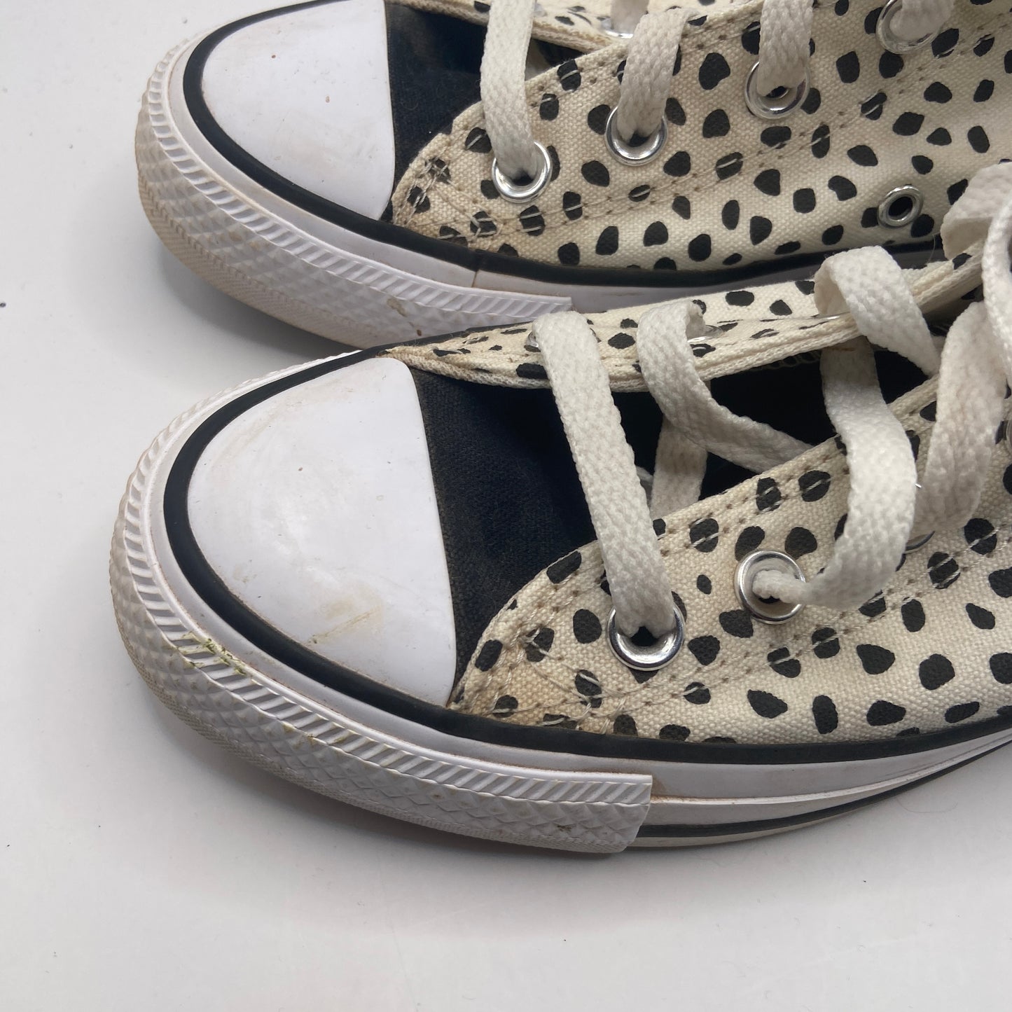 Shoes Sneakers By Converse In Cream, Size: 7