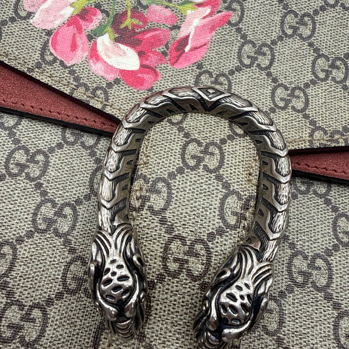 Crossbody Luxury Designer By Gucci, Size: Medium