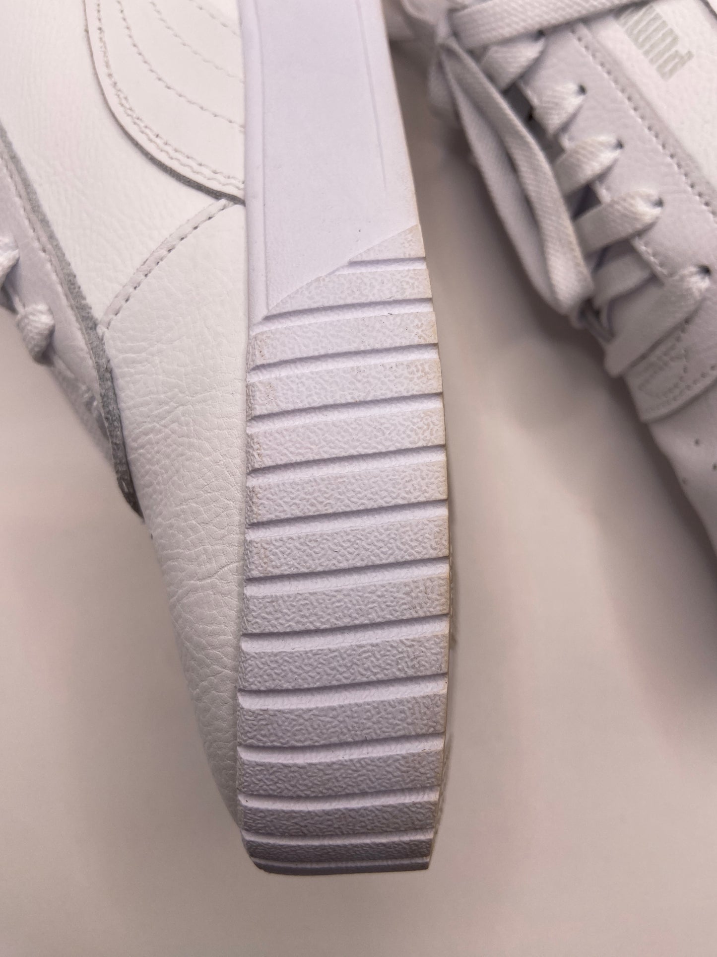 Shoes Sneakers By Puma In White, Size: 10