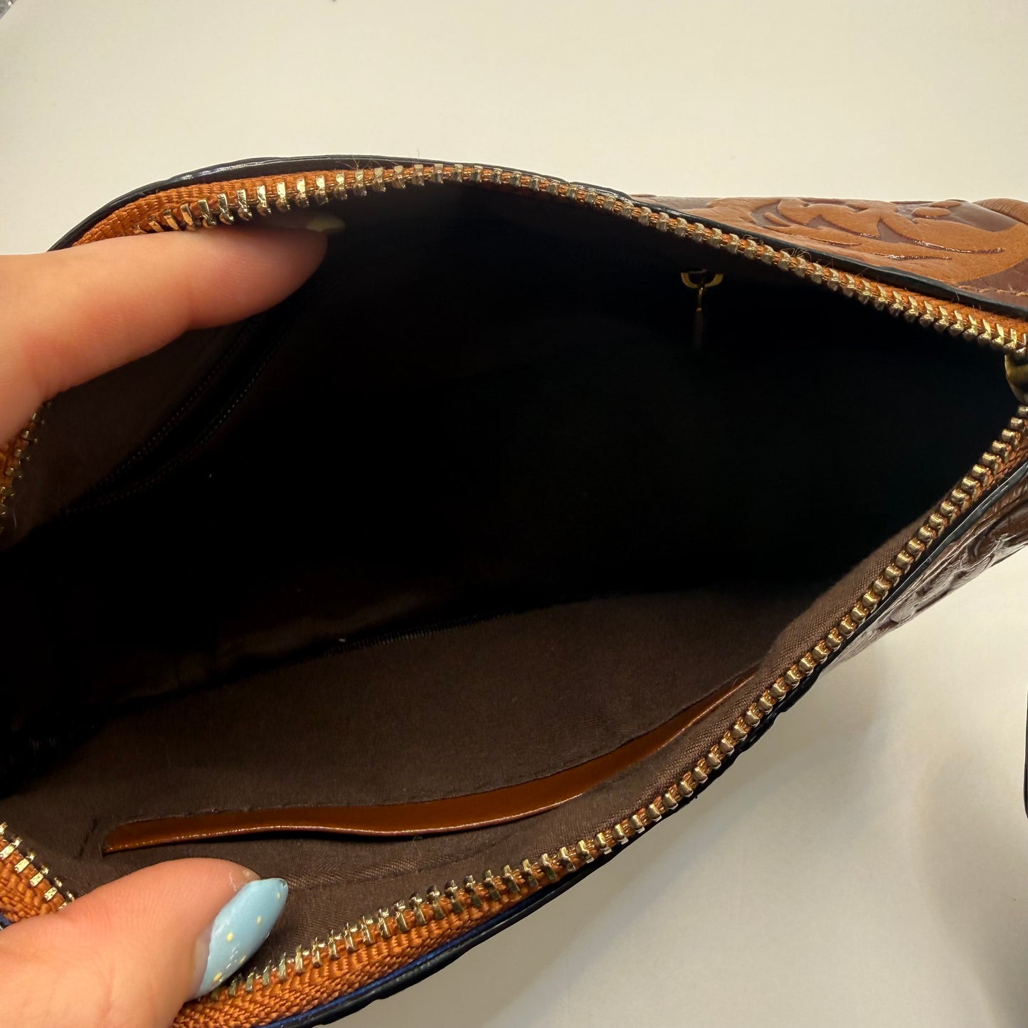 Crossbody By Clothes Mentor, Size: Medium