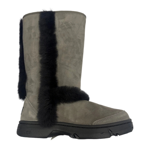 Boots Designer By Ugg In Grey, Size: 6