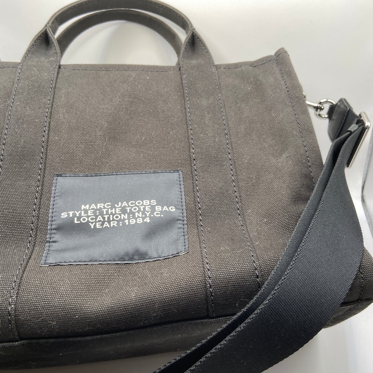 Handbag Luxury Designer By Marc Jacobs, Size: Medium