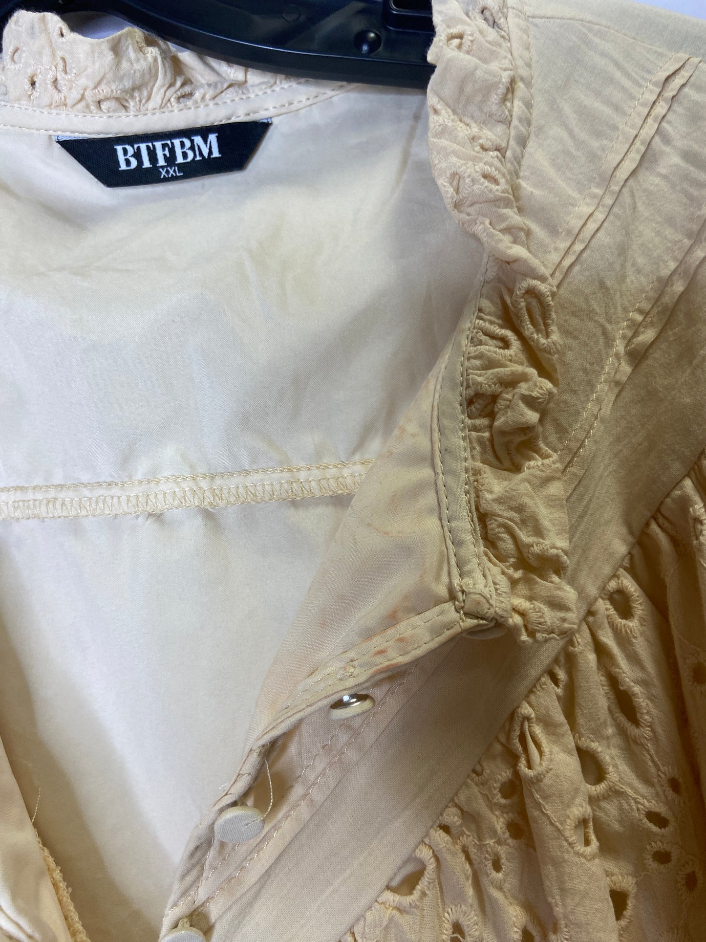 Top Short Sleeve By Btfbm In Cream, Size: Xxl