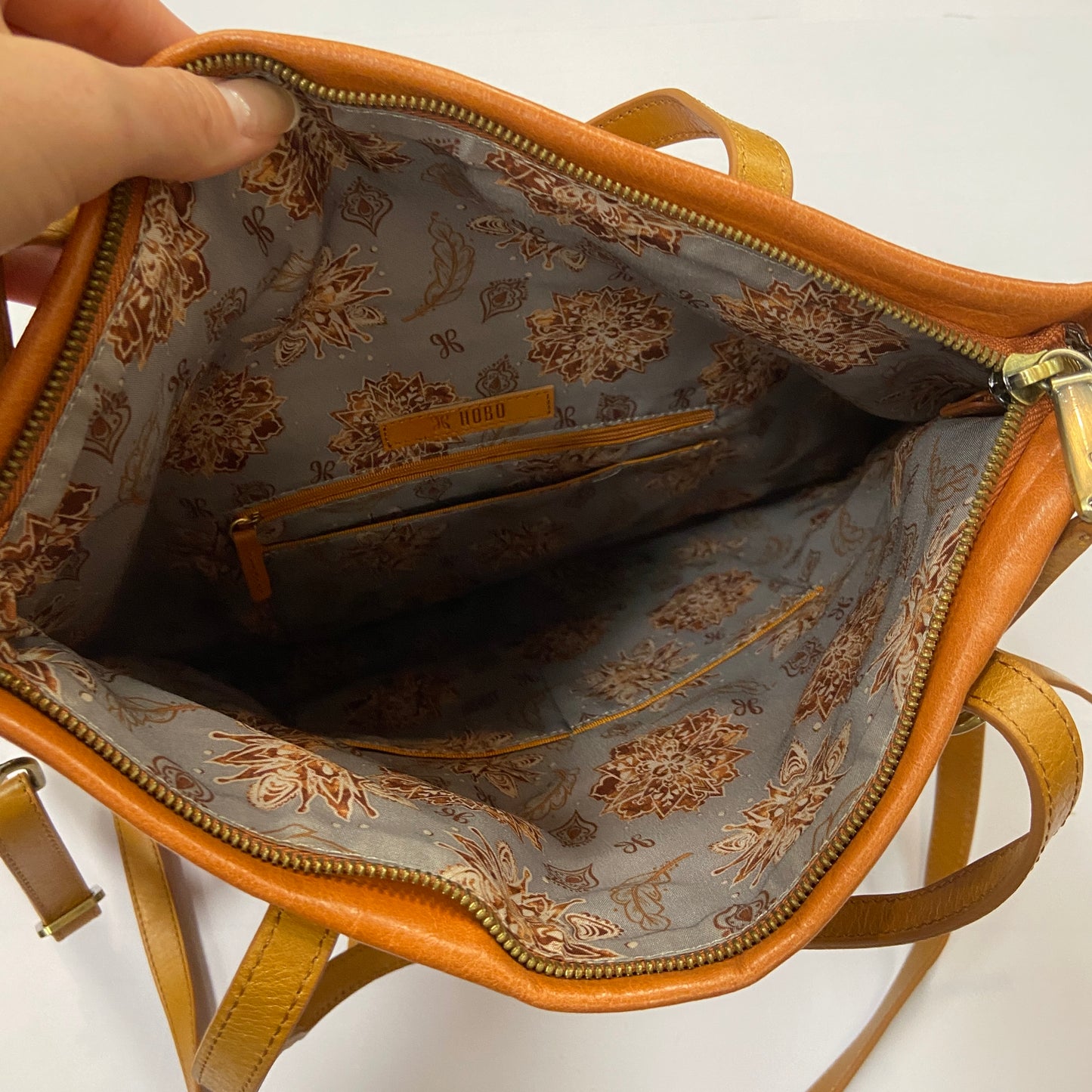 Handbag Leather By Hobo Intl, Size: Medium