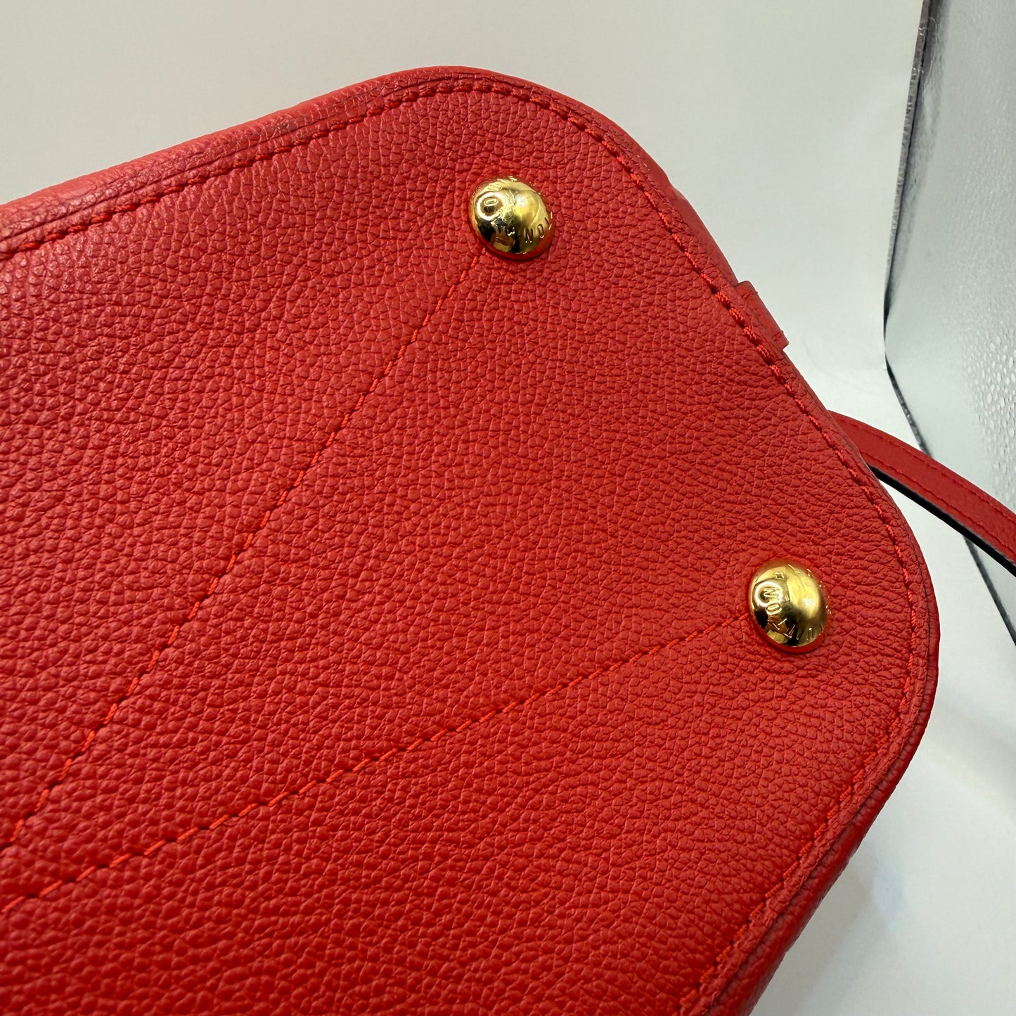 Handbag Luxury Designer By Louis Vuitton, Size: Medium