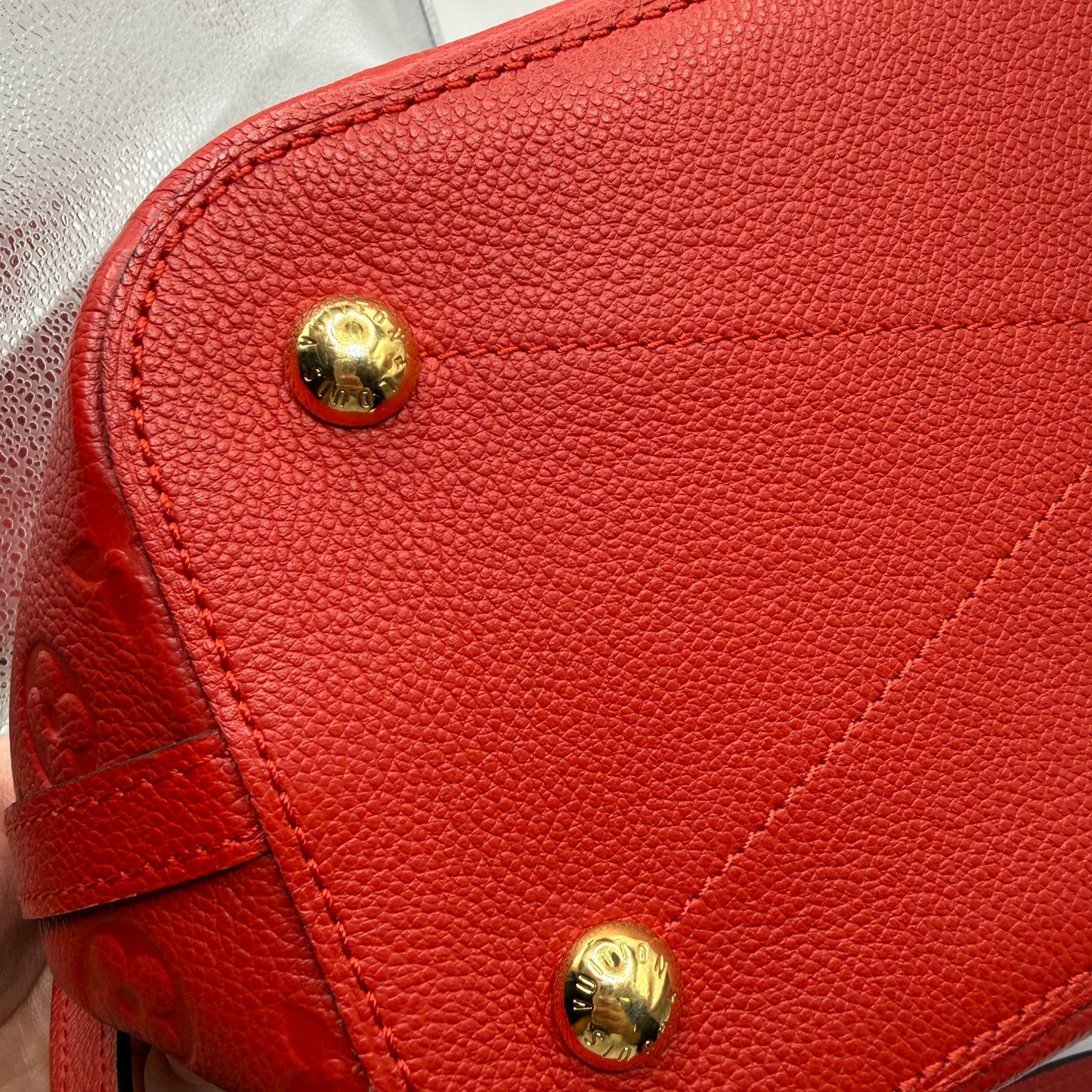 Handbag Luxury Designer By Louis Vuitton, Size: Medium