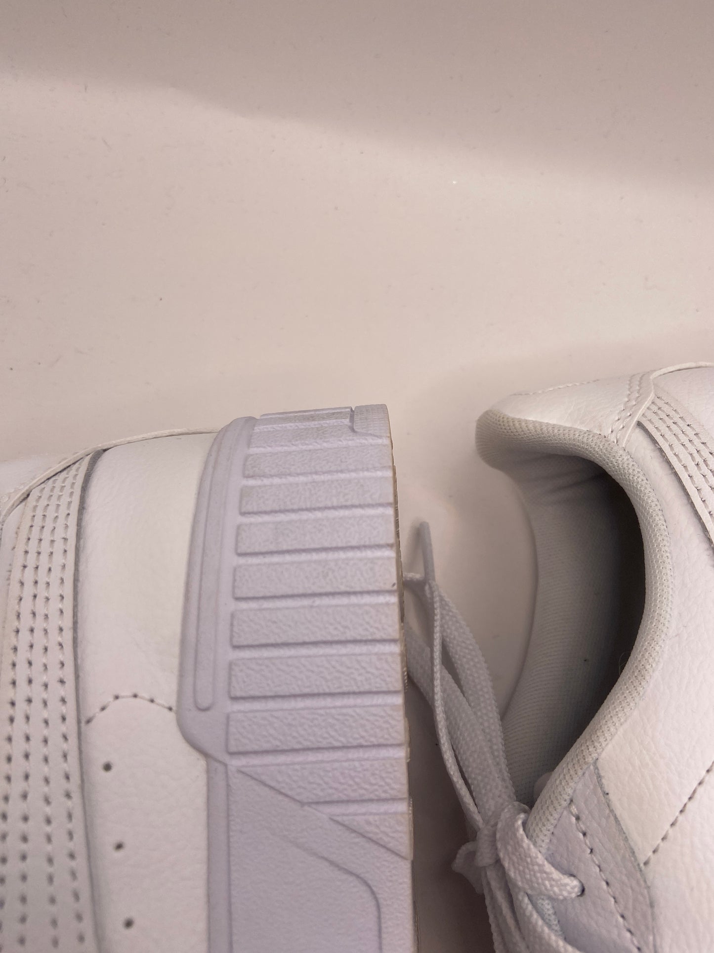 Shoes Sneakers By Puma In White, Size: 10